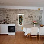 Anna * Podstrana